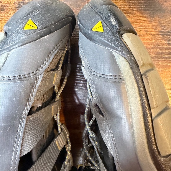 KEEN Men\'s Outdoor Sandals Grey Bumper Toe Bungee Cinch Lacing Size 9.5 main image 3